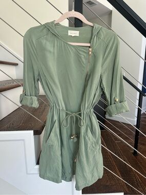 Melloday Sage Green Hooded
Utility Jacket | Roll-Tab Sleeves | Size XS